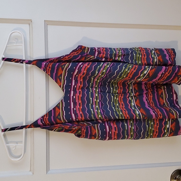 Cute tank top. - Picture 3 of 4